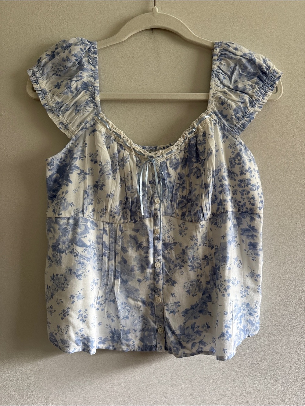 Hollister Blue and White Floral Tie-Front Ruffle Sleeve Top